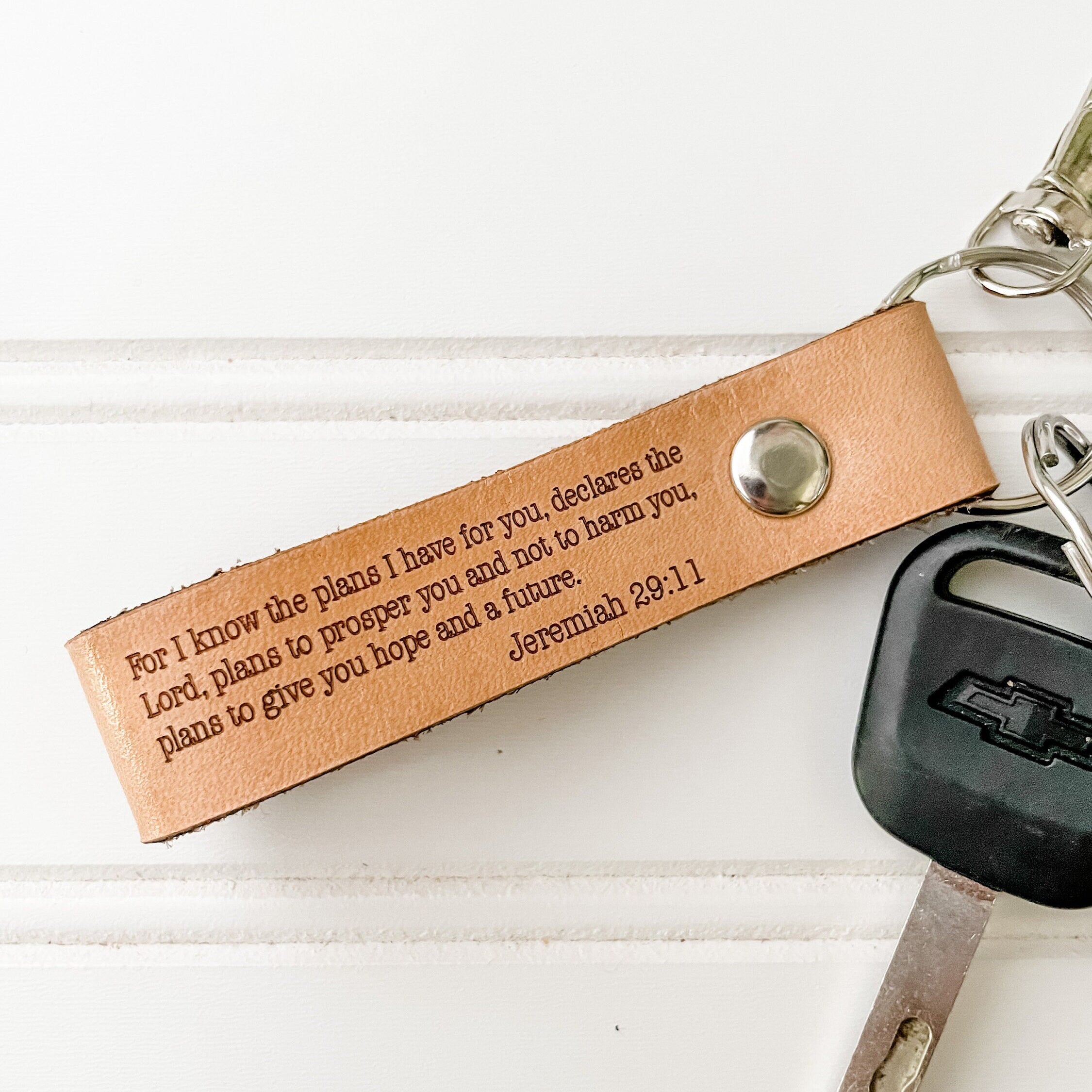 Stylish Leather Keychain: The Perfect Graduation Gift for Him or